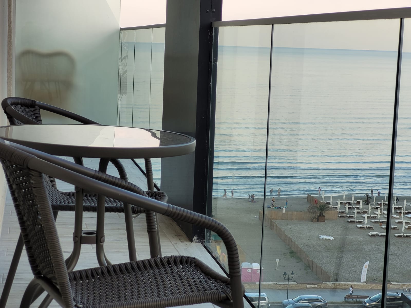 Balconul — cu vedere panoramică la mare, ideal pentru relaxare
